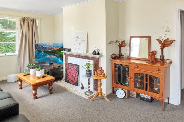 Photo of property in 10 Easton Street, Foxton, 4814