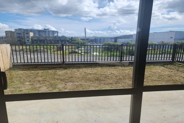 Photo of property in 16 Dorothy Thorpe Way, New Lynn, 0600