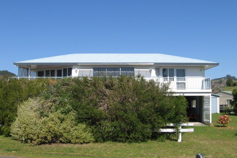 Photo of property in 15 Endeavour Place, Cooks Beach, Whitianga, 3591