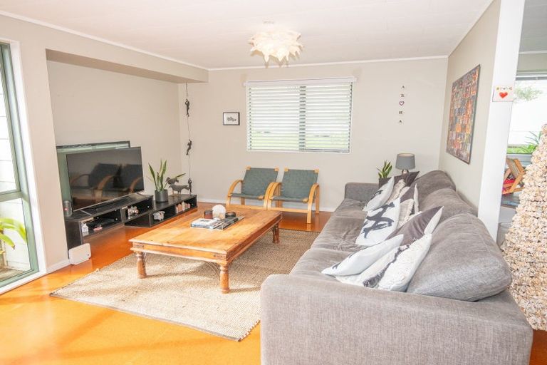 Photo of property in 2 Dudley Crescent, Cable Bay, 0420