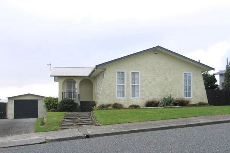 Photo of property in 61 Chapman Street, Newlands, Wellington, 6037