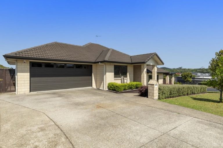 Photo of property in 2 Crater Close, Pyes Pa, Tauranga, 3112