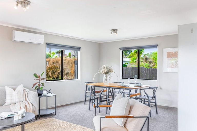 Photo of property in 2/91a Beach Road, Te Atatu Peninsula, Auckland, 0610