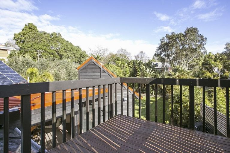 Photo of property in 37 Korotaha Terrace, Rothesay Bay, Auckland, 0630