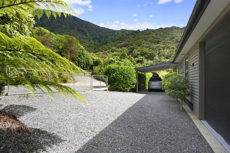 Photo of property in 10 Worlds End Road, Tennyson Inlet, 7195