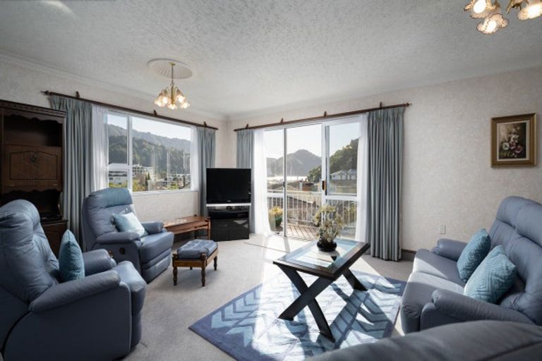 Photo of property in 6a Seaview Crescent, Picton, 7220