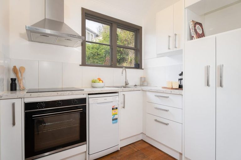 Photo of property in 29 Sidlaw Street, Strathmore Park, Wellington, 6022