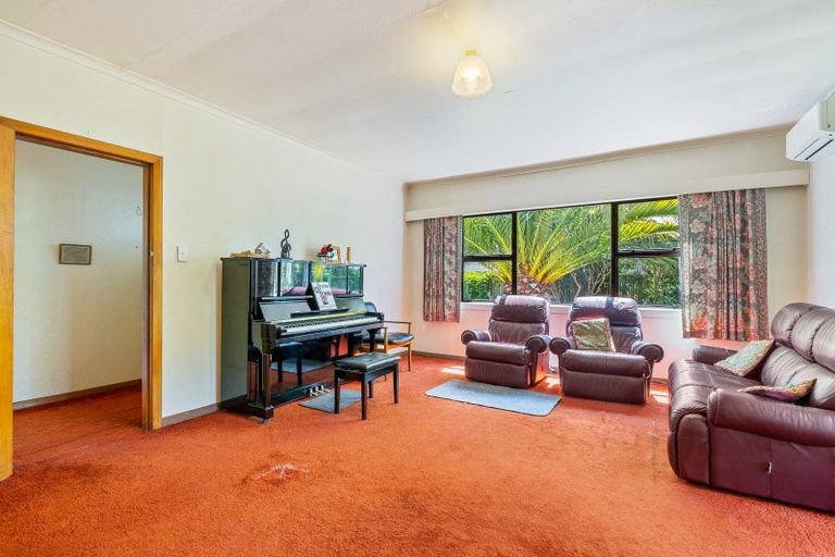 Photo of property in 15 Heretaunga Square, Silverstream, Upper Hutt, 5019