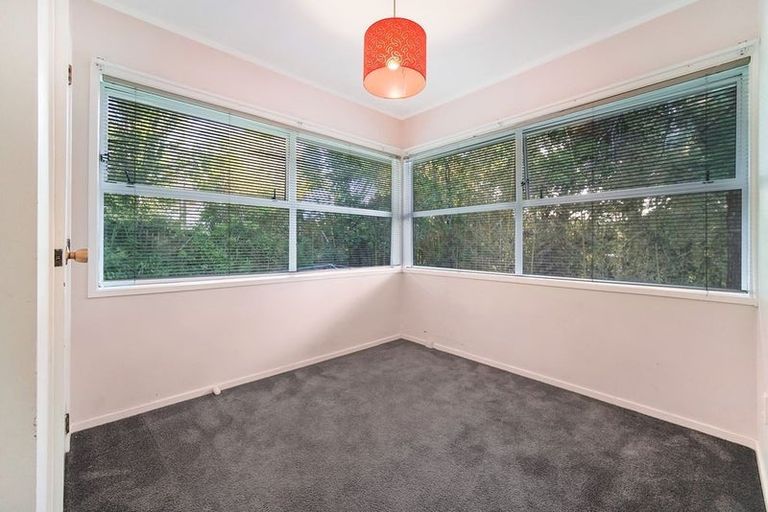 Photo of property in 25 Walnut Lane, Browns Bay, Auckland, 0630