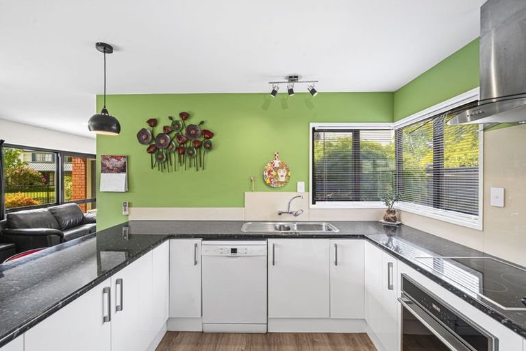 Photo of property in 10 Swithland Place, Avonhead, Christchurch, 8042