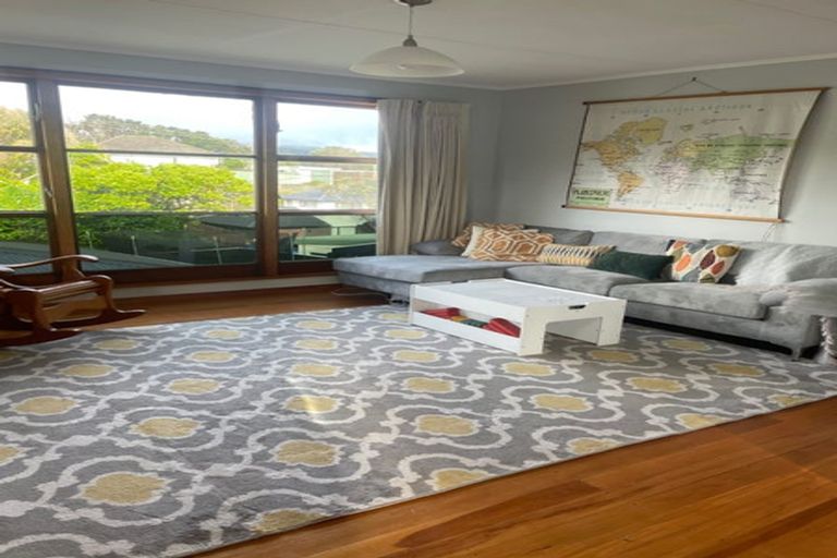 Photo of property in 25 Lyndfield Lane, Newlands, Wellington, 6037