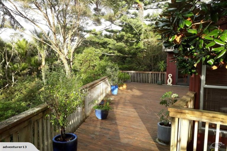 Photo of property in 666 South Titirangi Road, Titirangi, Auckland, 0604