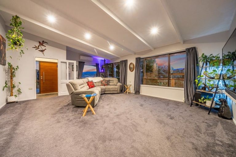 Photo of property in 17 Seymour Grove, Kingsley Heights, Upper Hutt, 5018