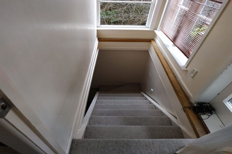 Photo of property in 8b Holiday Road, Stanmore Bay, Whangaparaoa, 0932