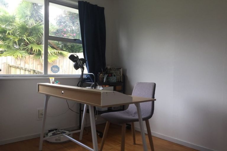 Photo of property in 19 Finlow Drive, Te Atatu South, Auckland, 0610