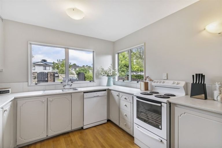 Photo of property in 123 Oreil Avenue, West Harbour, Auckland, 0618