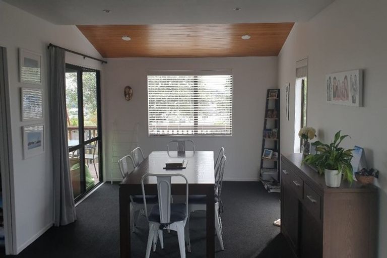 Photo of property in 1/186 East Coast Road, Forrest Hill, Auckland, 0620