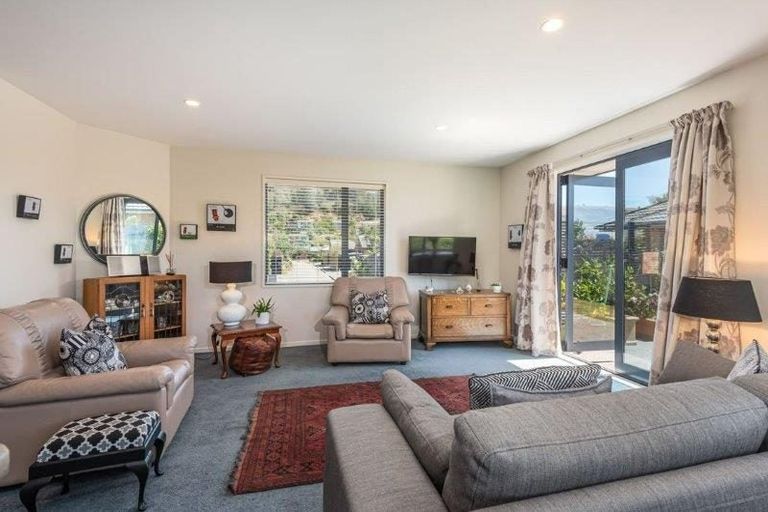 Photo of property in 19 Hamlet Lane, Heathcote Valley, Christchurch, 8022