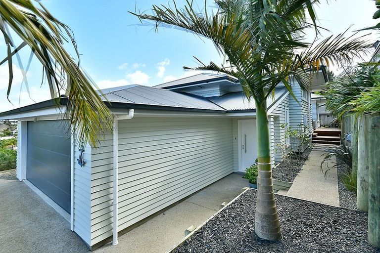 Photo of property in 2 Carento Way, Stanmore Bay, Whangaparaoa, 0932