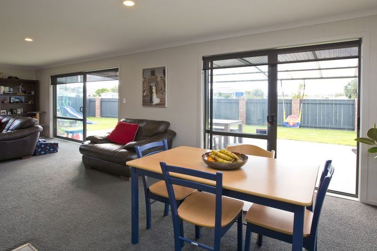 Photo of property in 4 Angelina Way, Kelvin Grove, Palmerston North, 4414
