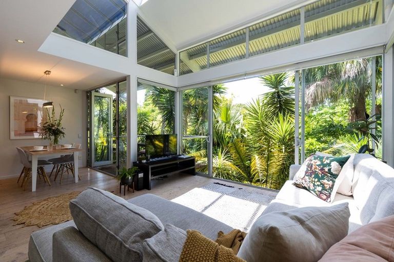 Photo of property in 50a Colonial Road, Birkenhead, Auckland, 0626
