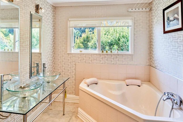 Photo of property in 55 Rona Street, Eastbourne, Lower Hutt, 5013