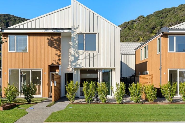 Photo of property in 2/17 Puriri Street, Woburn, Lower Hutt, 5010