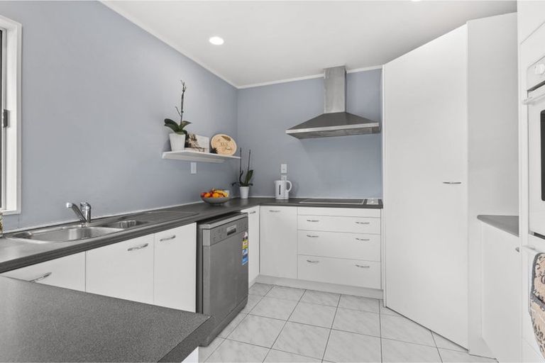 Photo of property in 35 Rifleman Rise, Unsworth Heights, Auckland, 0632