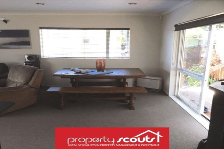 Photo of property in 5a Squirrel Lane, Browns Bay, Auckland, 0630