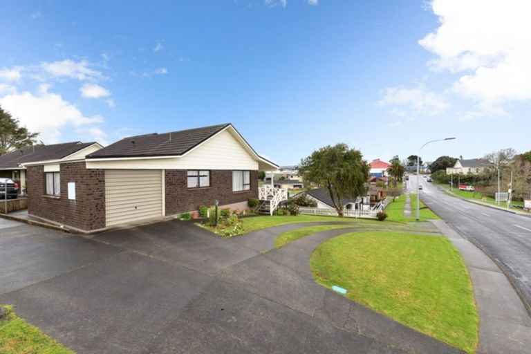Photo of property in 15b Victoria Avenue, Waiuku, 2123