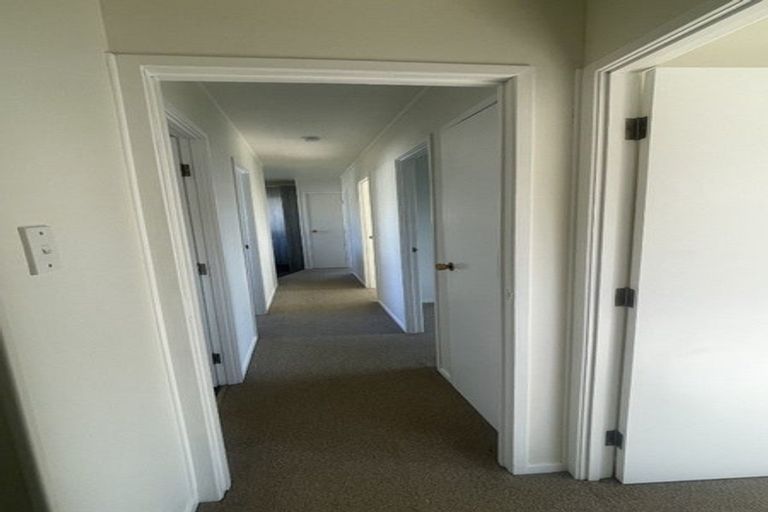 Photo of property in 42 Claverdon Drive, Massey, Auckland, 0614