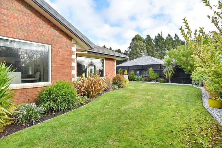 Photo of property in 5 Amoka Crescent, Parklands, Christchurch, 8083