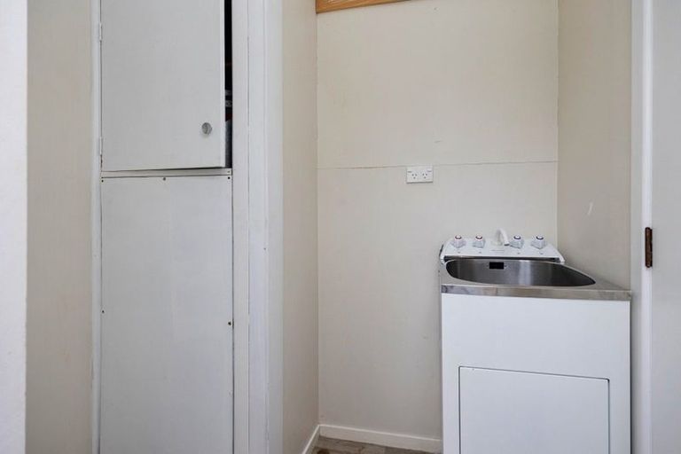 Photo of property in 21 Waitaki Street, Henderson, Auckland, 0612