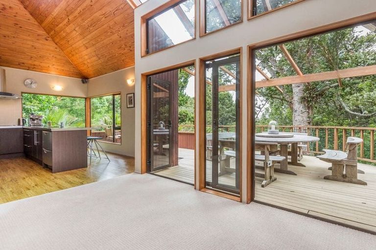 Photo of property in 409 Titirangi Road, Titirangi, Auckland, 0604