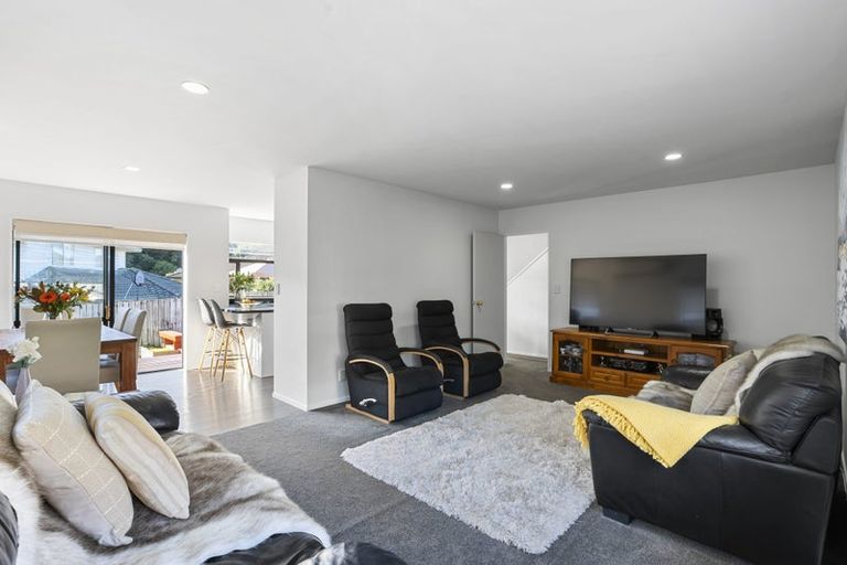 Photo of property in 1/42 Headcorn Place, Botany Downs, Auckland, 2010