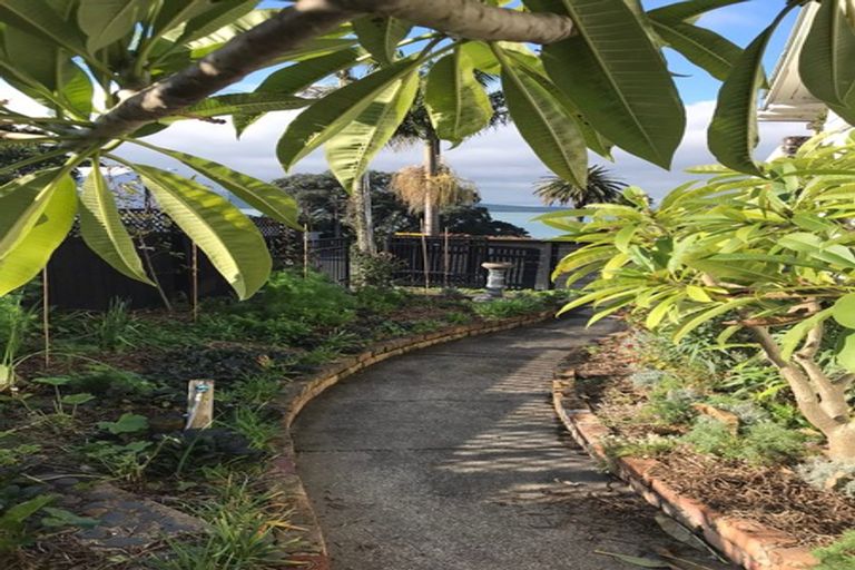 Photo of property in 15 Old Lake Road, Narrow Neck, Auckland, 0624