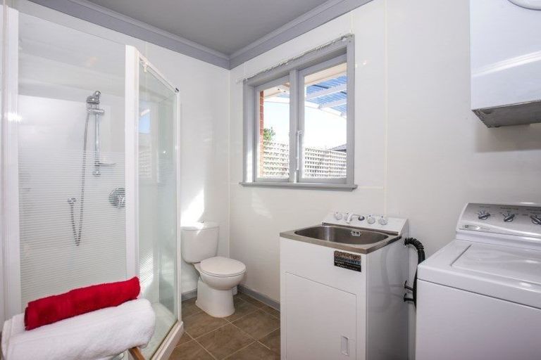 Photo of property in 25 Bolton Street, Blockhouse Bay, Auckland, 0600