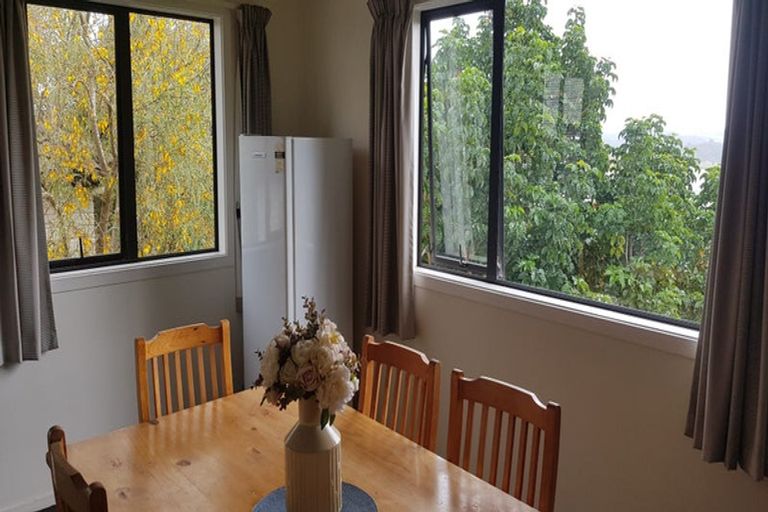 Photo of property in 8b Schnapper Rock Road, Schnapper Rock, Auckland, 0632