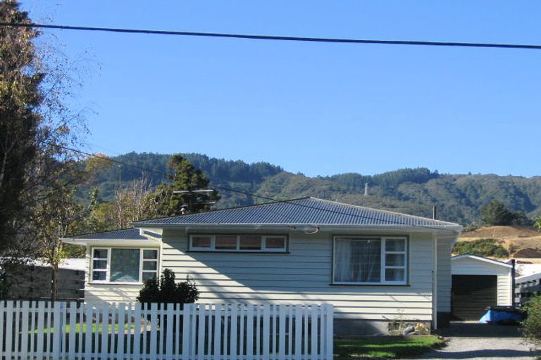 Photo of property in 181 George Street, Stokes Valley, Lower Hutt, 5019