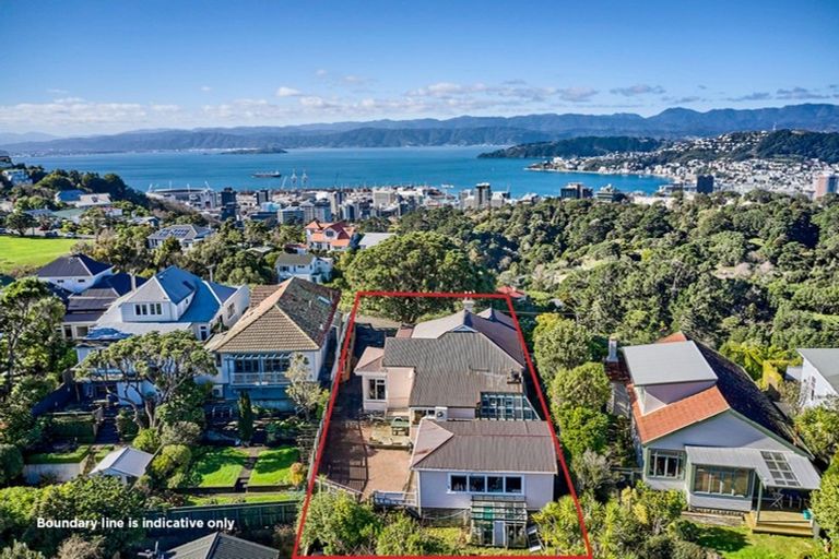 Photo of property in 30 Harbour View Road, Northland, Wellington, 6012