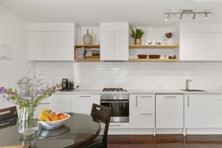 Photo of property in 8 Shanaway Rise, Hillcrest, Auckland, 0627