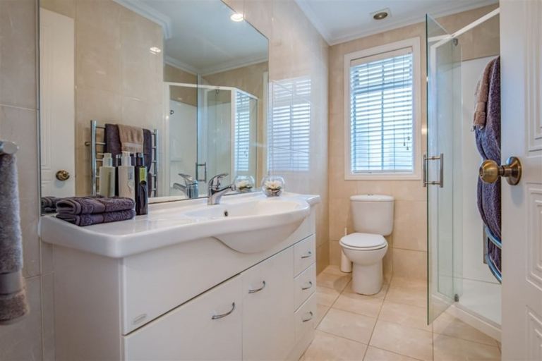 Photo of property in 1/8 Lansdowne Street, Bayswater, Auckland, 0622