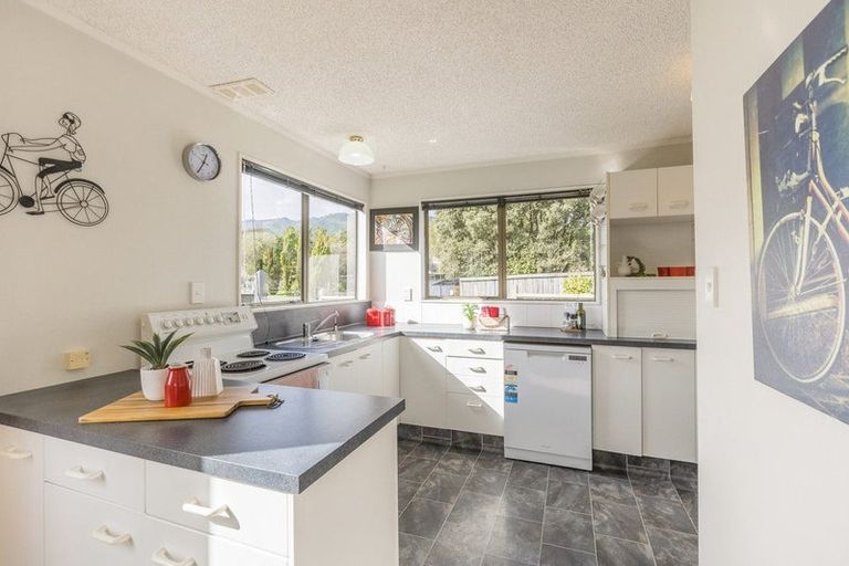 Photo of property in 23 Kanawa Street, Waikanae, 5036