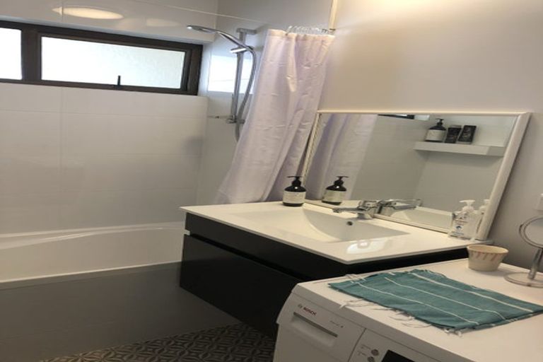 Photo of property in 11/4 Claremont Grove, Mount Victoria, Wellington, 6011