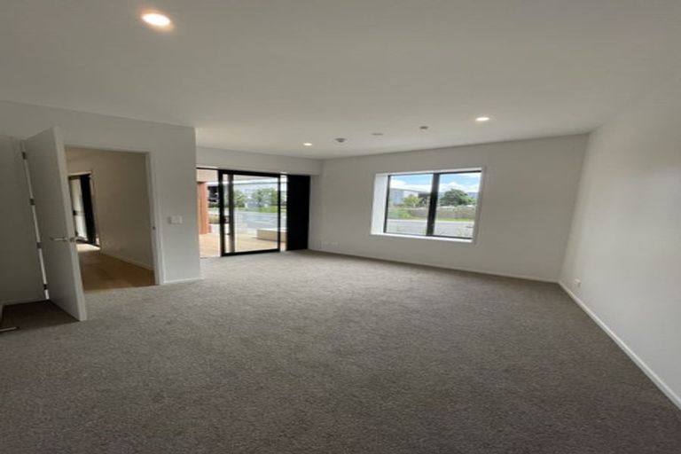 Photo of property in 1/85 Bomb Point Drive, Hobsonville, Auckland, 0616