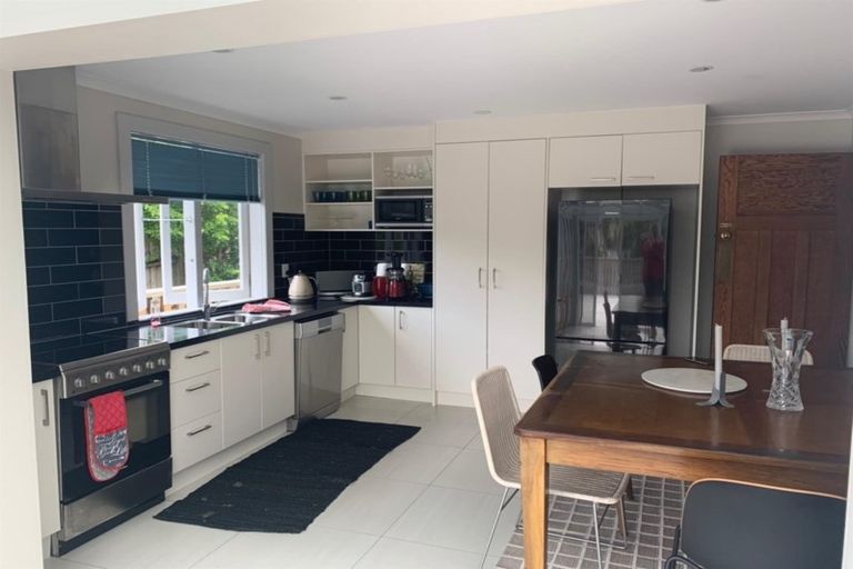 Photo of property in 665 Swanson Road, Swanson, Auckland, 0612