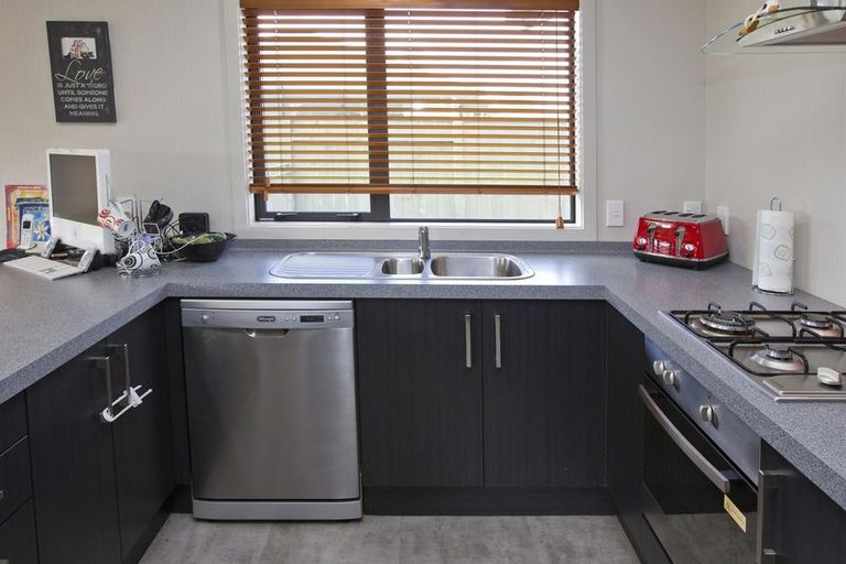 Photo of property in 4 Angelina Way, Kelvin Grove, Palmerston North, 4414