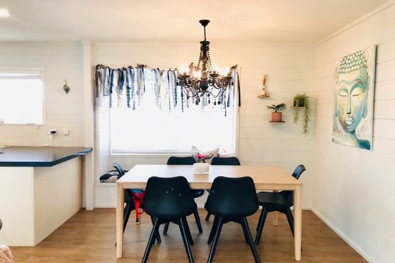 Photo of property in 2/35 Sunnynook Road, Forrest Hill, Auckland, 0620