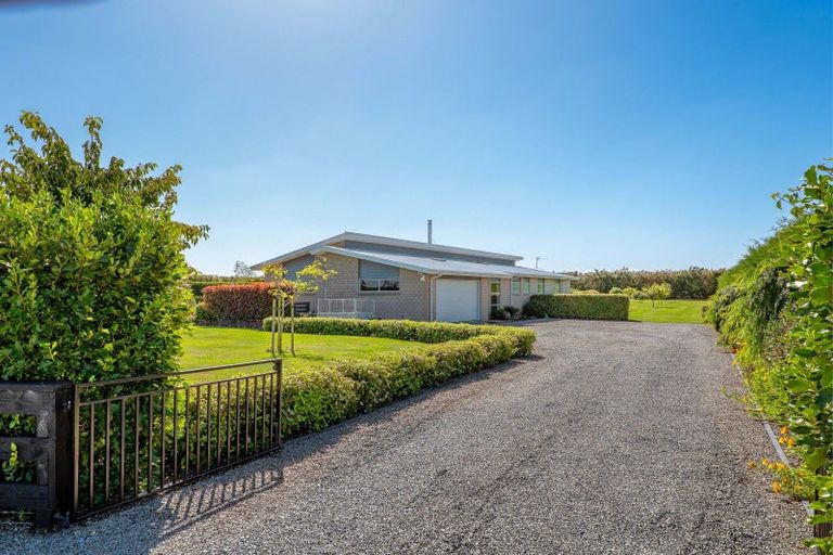 Photo of property in 14 Whitcombe Place, Darfield, 7571