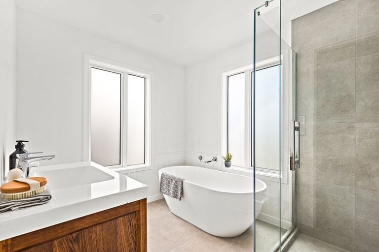 Photo of property in 7 The Bays Rise, Murrays Bay, Auckland, 0630